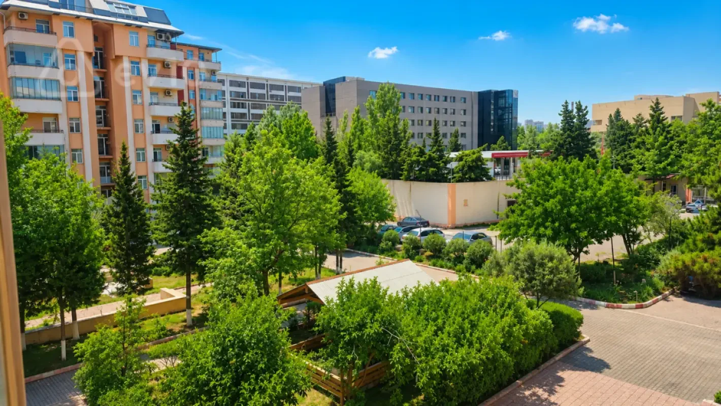Satılır 4 otaqlı yeni tikili 180 m²
