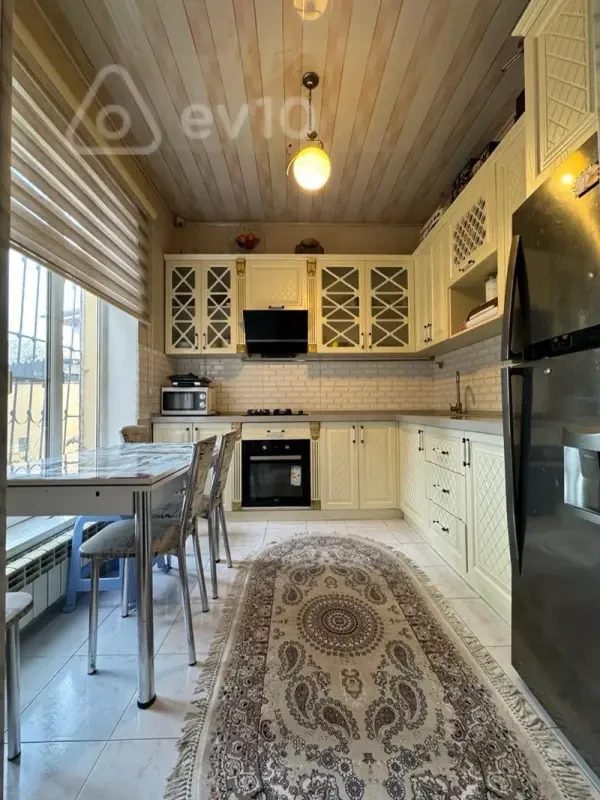 Satılır 4 otaqlı həyət evi 250 m²