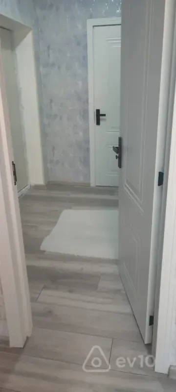 Satılır 2 otaqlı köhnə tikili 53 m²