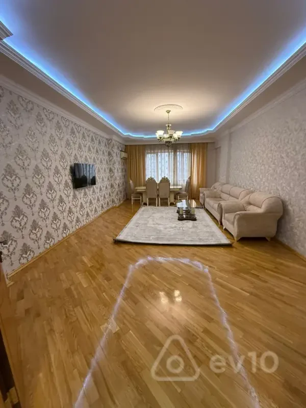 Kirayə verilir 3 otaqlı yeni tikili 135 m²