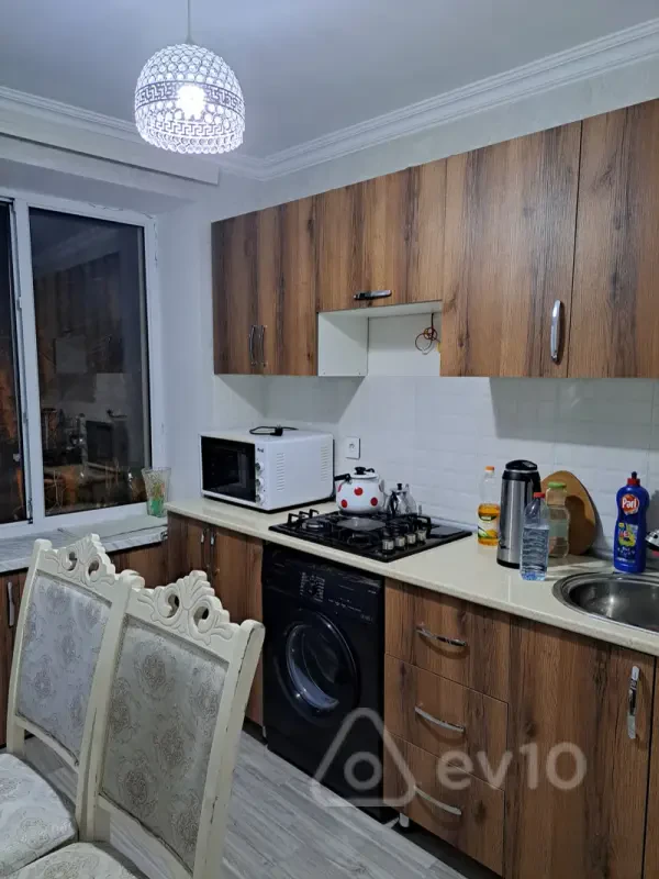 Kirayə verilir 1 otaqlı köhnə tikili 70 m²