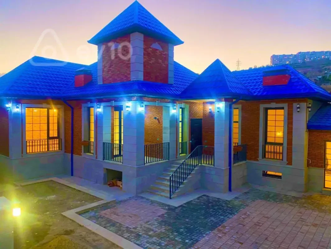 Satılır 4 otaqlı həyət evi 160 m²