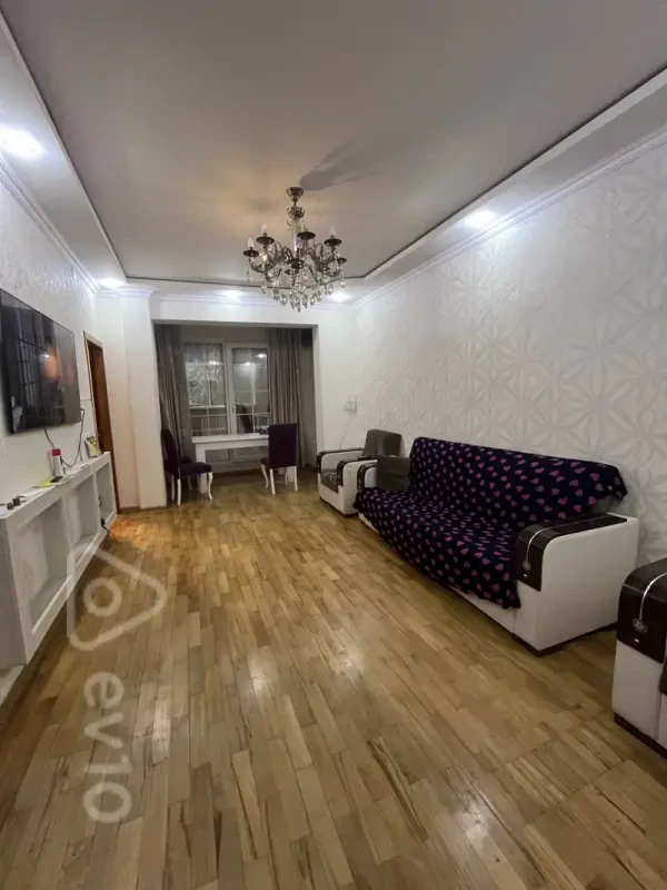 Kirayə verilir 4 otaqlı köhnə tikili 110 m²