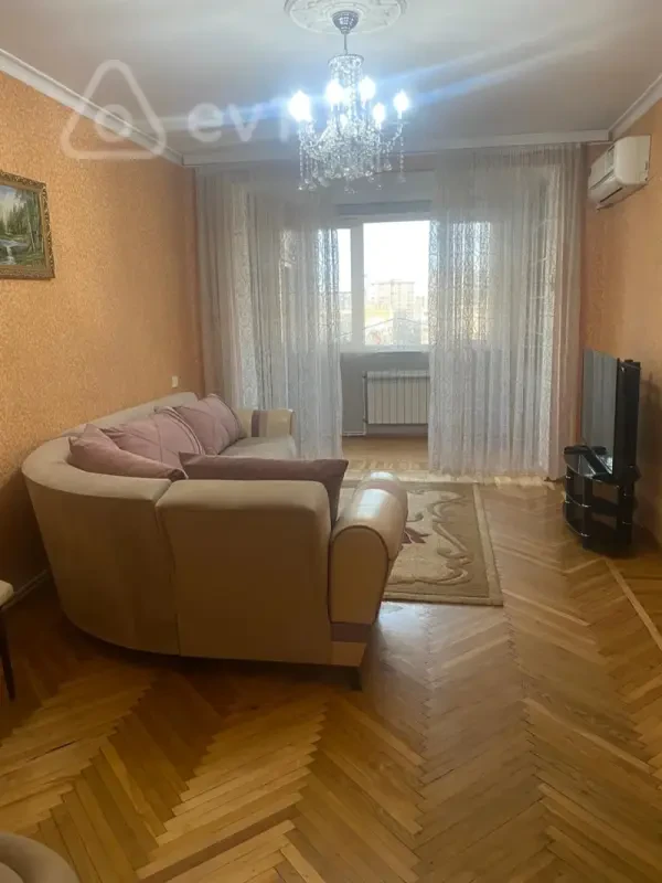 Kirayə verilir 2 otaqlı köhnə tikili 70 m²