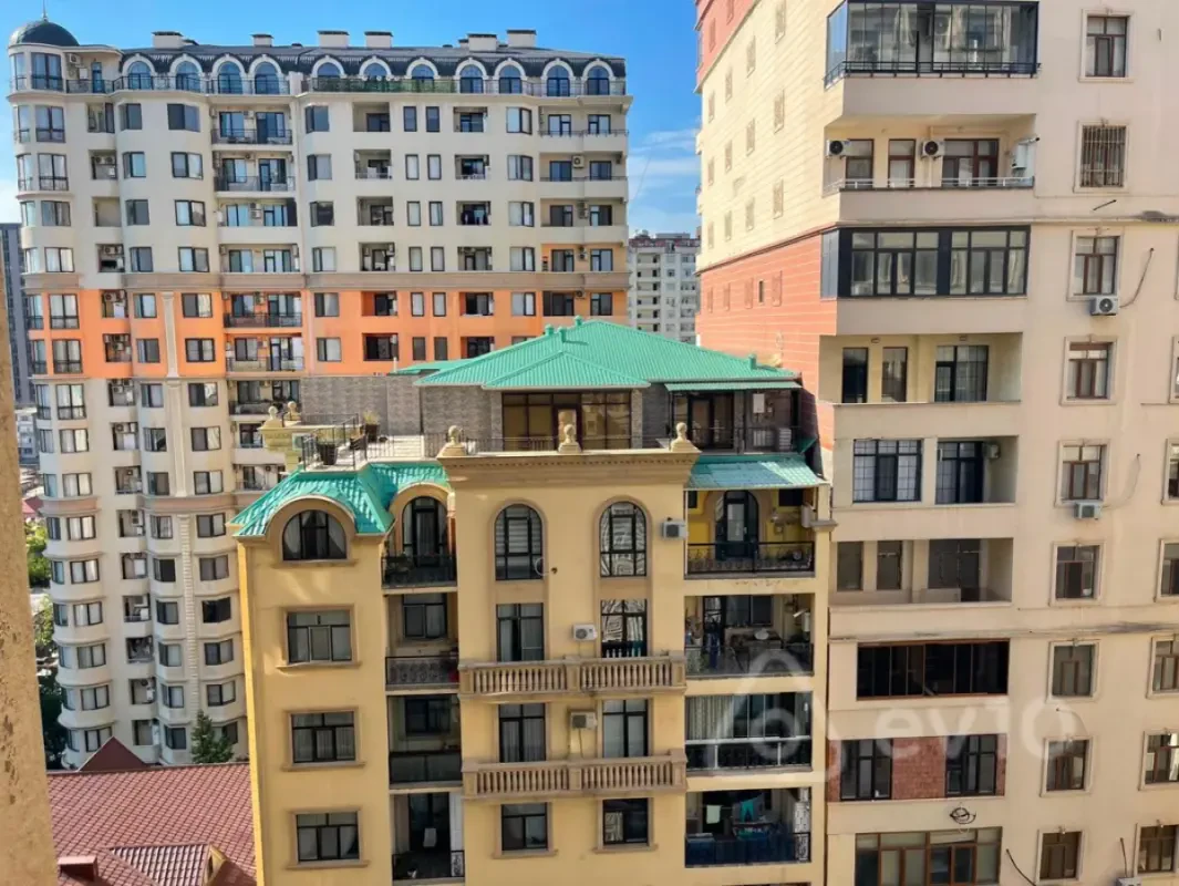 Satılır 4 otaqlı yeni tikili 180 m²