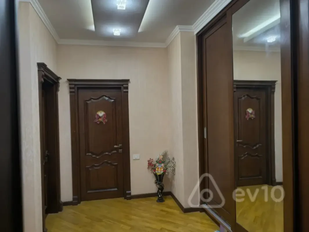 Kirayə verilir 1 otaqlı yeni tikili 65 m²
