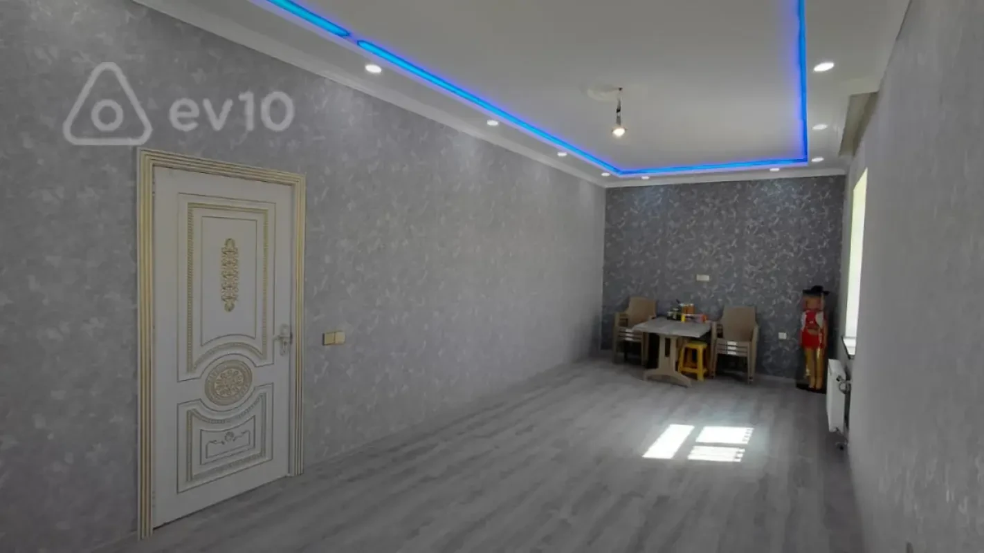 Satılır 4 otaqlı həyət evi 140 m²