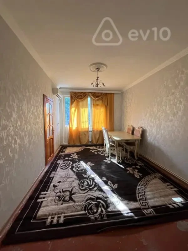 Kirayə verilir 2 otaqlı köhnə tikili 55 m²
