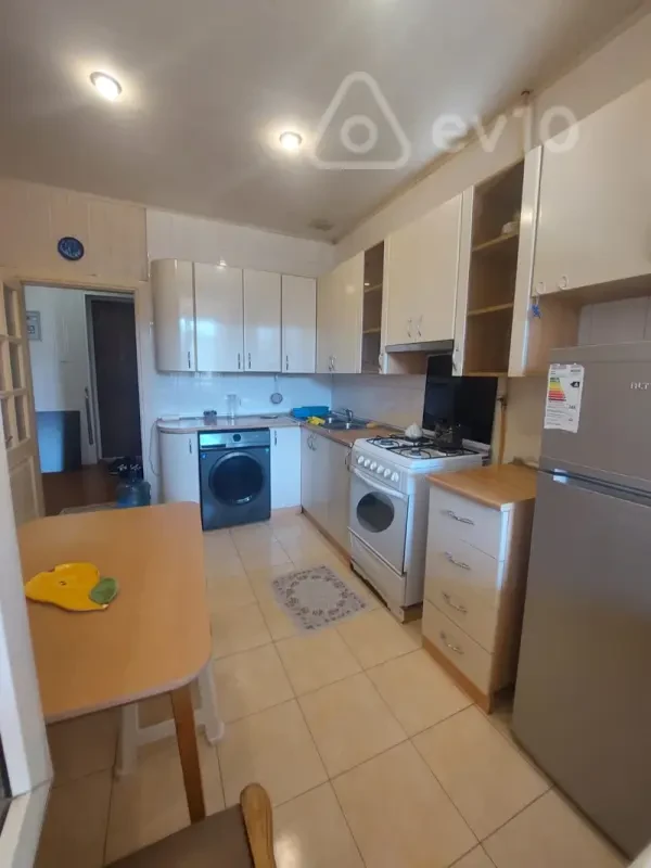 Kirayə verilir 3 otaqlı köhnə tikili 70 m²
