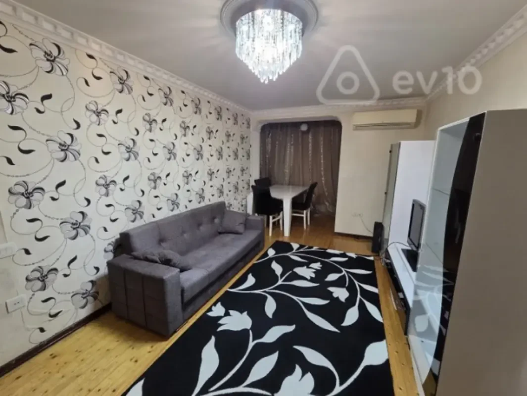 Kirayə verilir 2 otaqlı köhnə tikili 55 m²