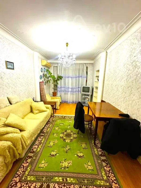 Satılır 2 otaqlı köhnə tikili 60 m²