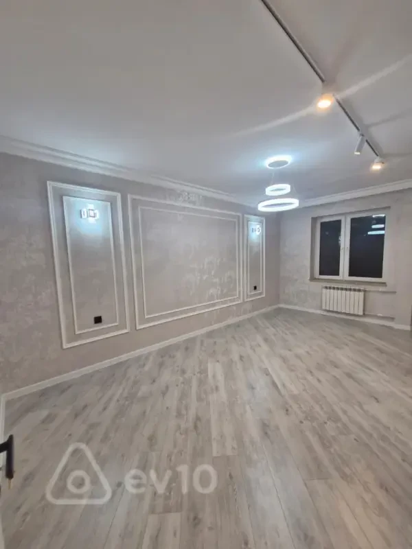Satılır 4 otaqlı köhnə tikili 80 m²