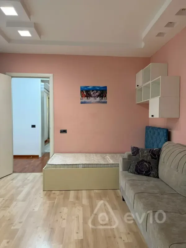 Kirayə verilir 4 otaqlı köhnə tikili 101 m²