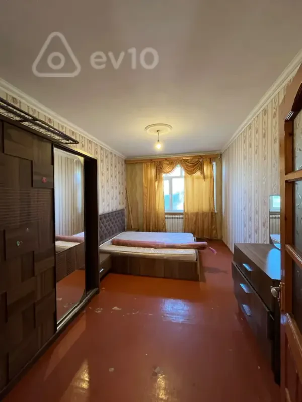 Kirayə verilir 2 otaqlı köhnə tikili 70 m²