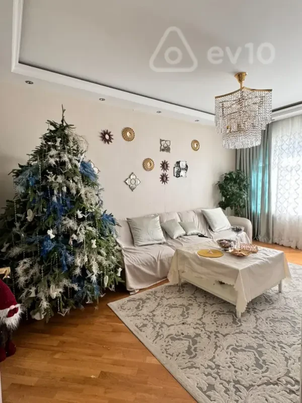 Satılır 4 otaqlı köhnə tikili 100 m²