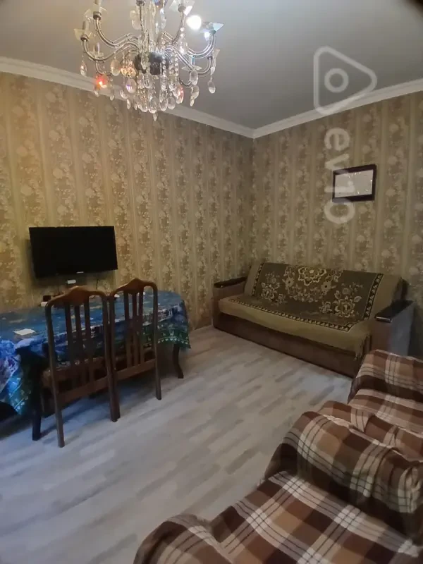 Kirayə verilir 2 otaqlı köhnə tikili 40 m²