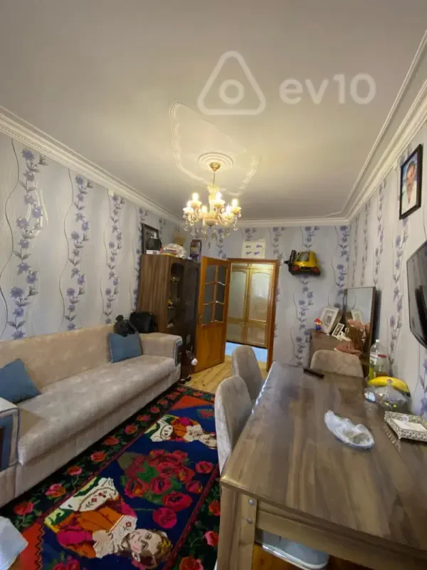 Satılır 2 otaqlı köhnə tikili 58 m²