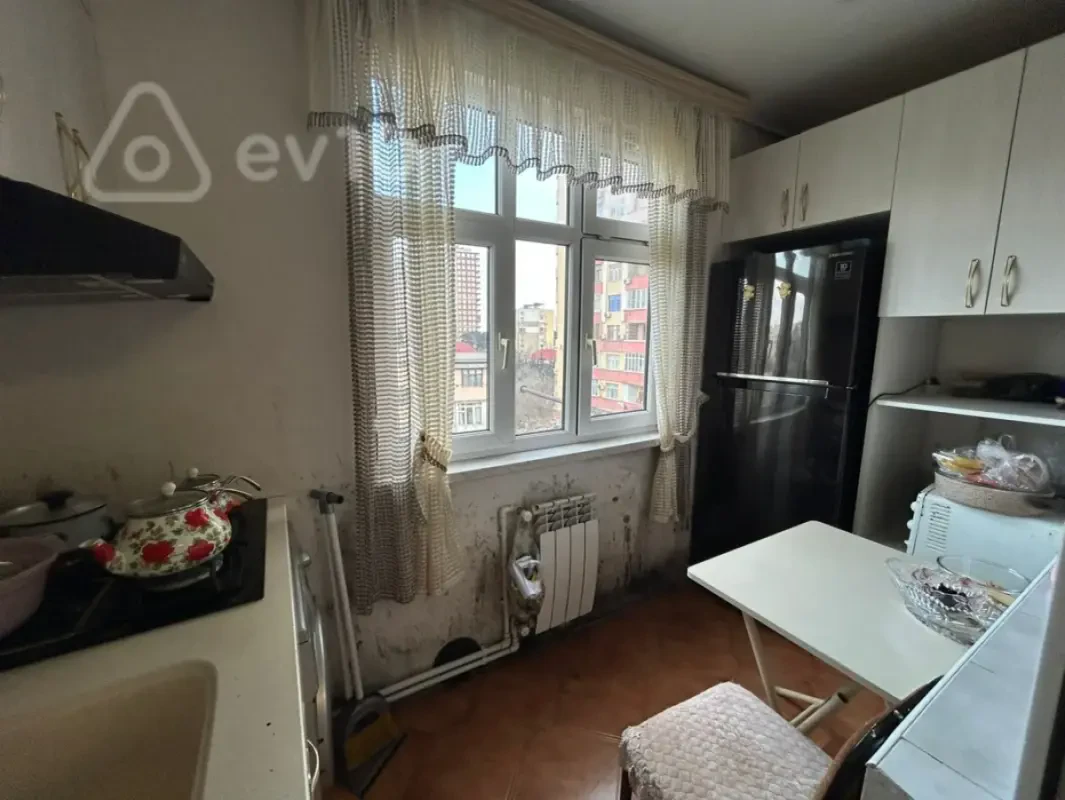 Kirayə verilir 2 otaqlı köhnə tikili 65 m²
