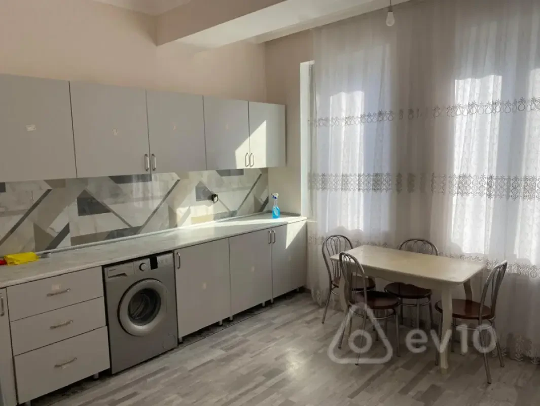 Kirayə verilir 3 otaqlı yeni tikili 127 m²