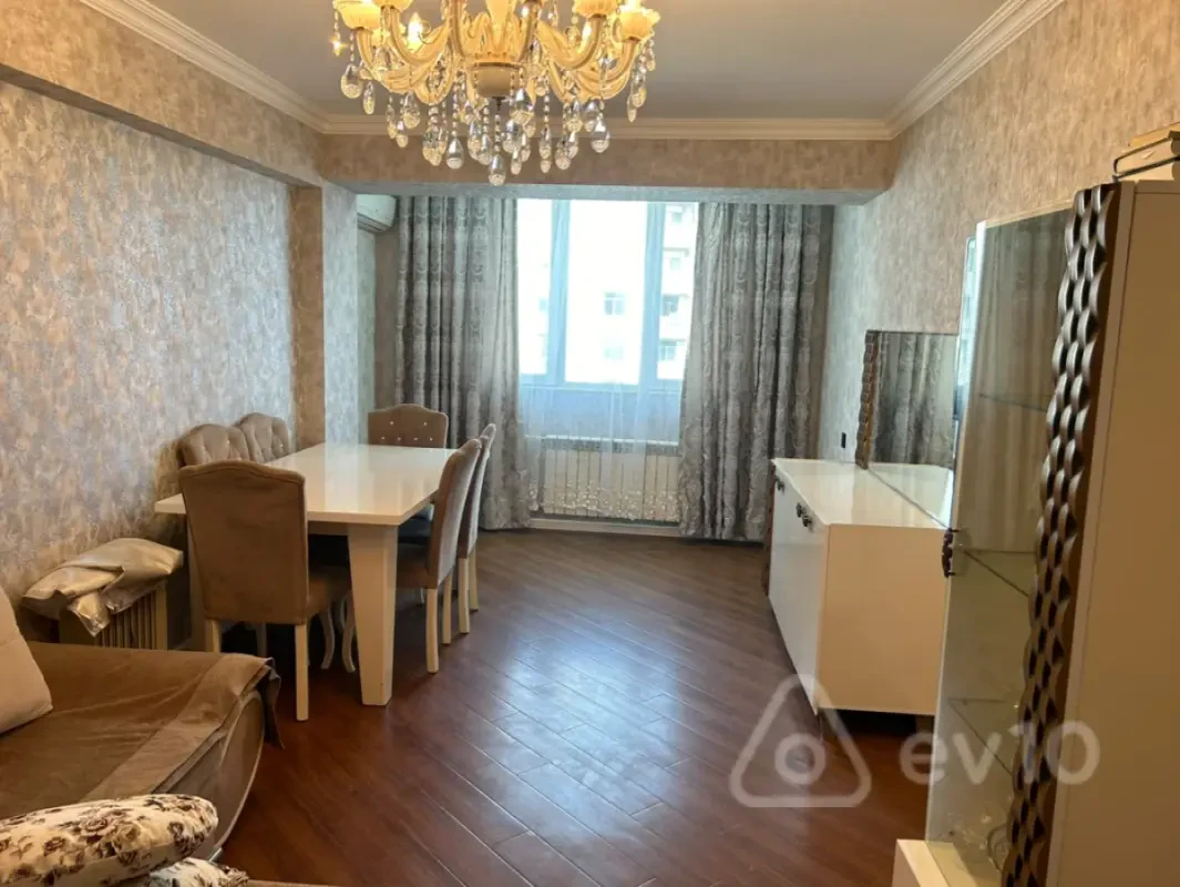 Kirayə verilir 2 otaqlı köhnə tikili 60 m²