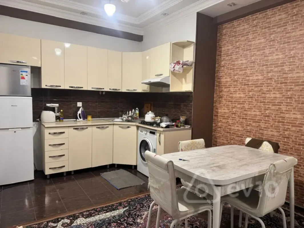 Kirayə verilir 2 otaqlı yeni tikili 80 m²