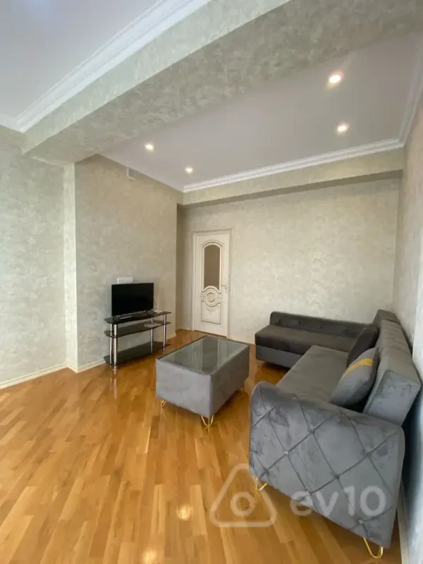 Kirayə verilir 3 otaqlı yeni tikili 70 m²