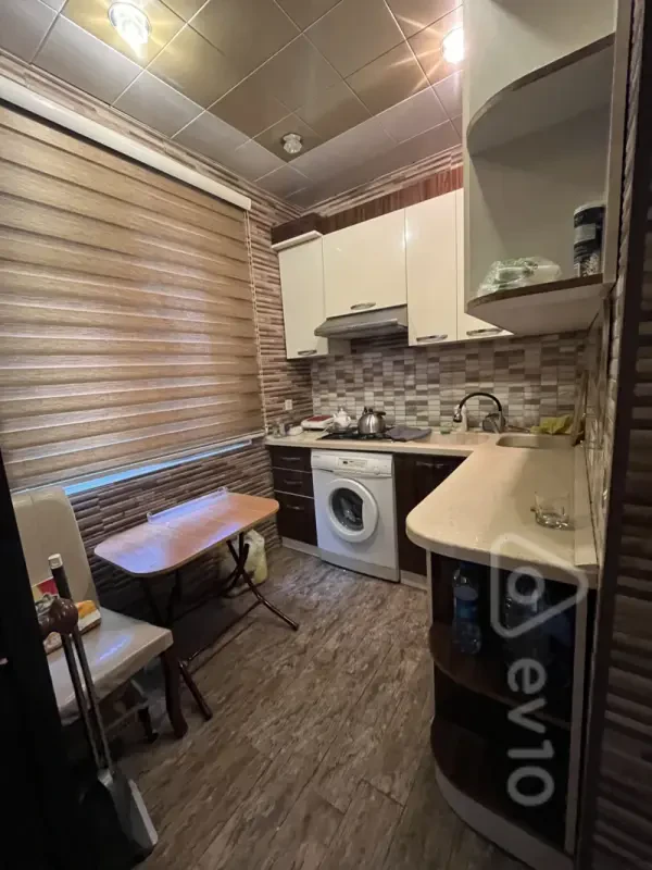 Kirayə verilir 3 otaqlı köhnə tikili 75 m²