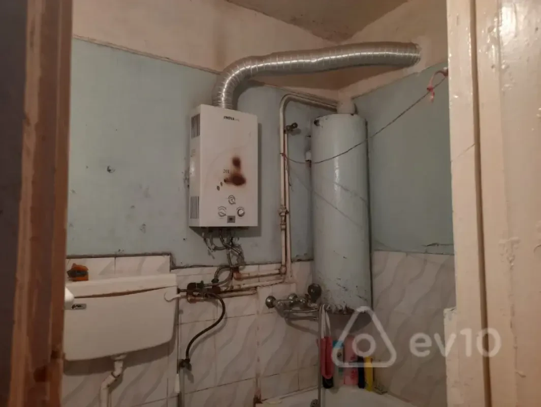 Satılır 1 otaqlı köhnə tikili 34 m²