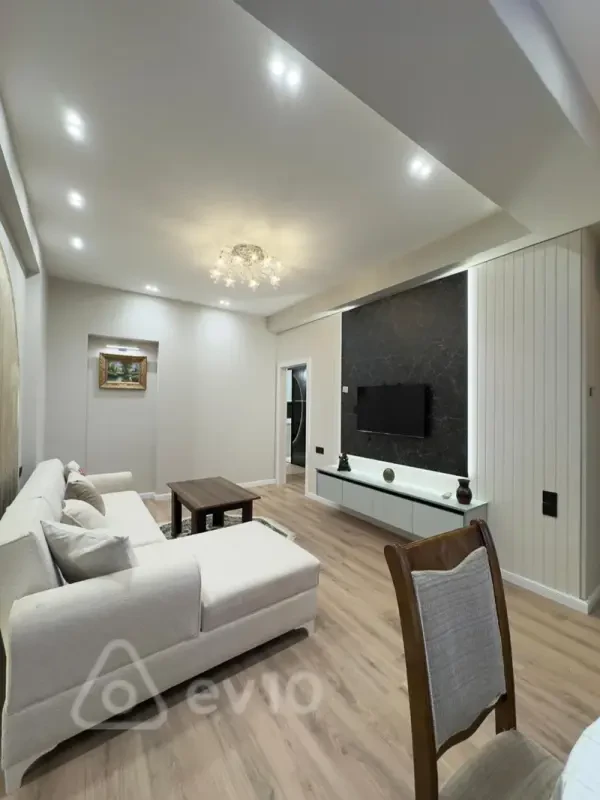 Kirayə verilir 2 otaqlı yeni tikili 70 m²