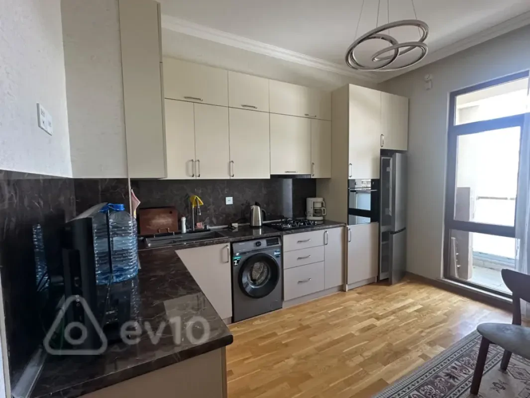 Kirayə verilir 2 otaqlı yeni tikili 80 m²