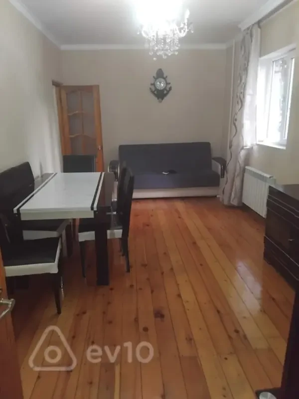 Kirayə verilir 2 otaqlı köhnə tikili 33 m²