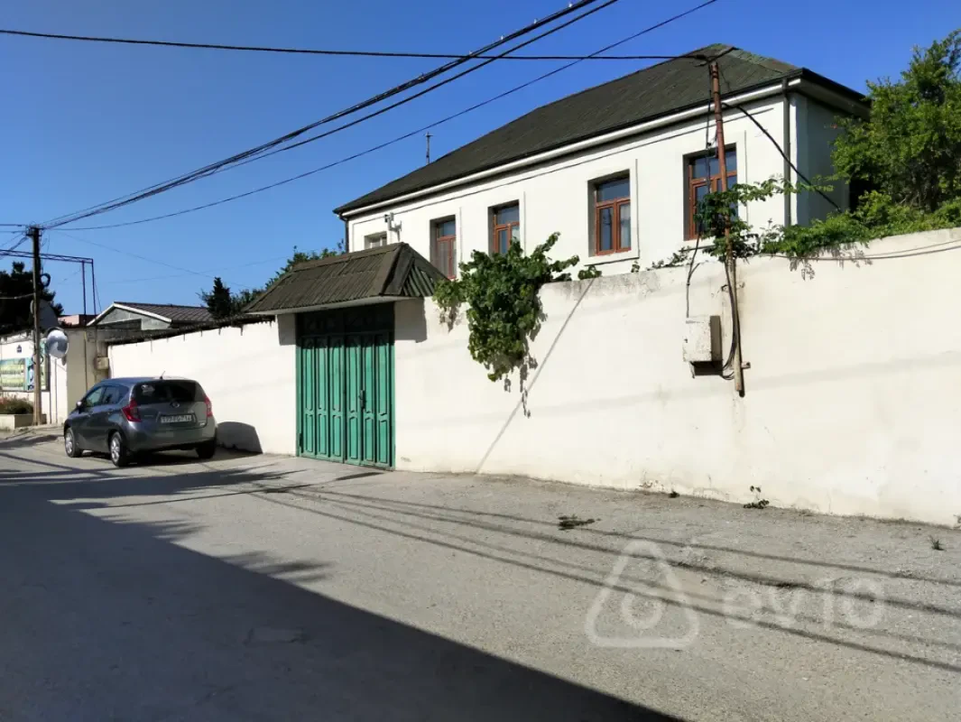 Satılır 4 otaqlı həyət evi 200 m²