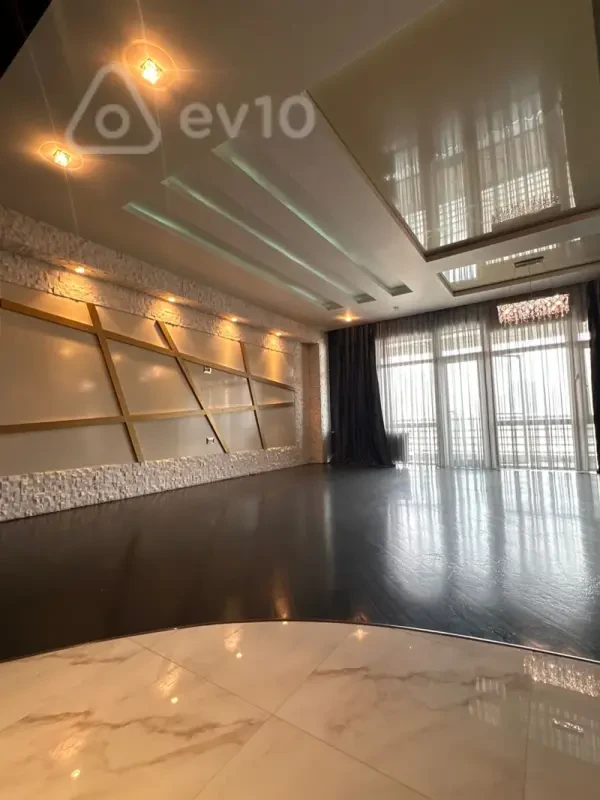 Satılır 4 otaqlı yeni tikili 200 m²