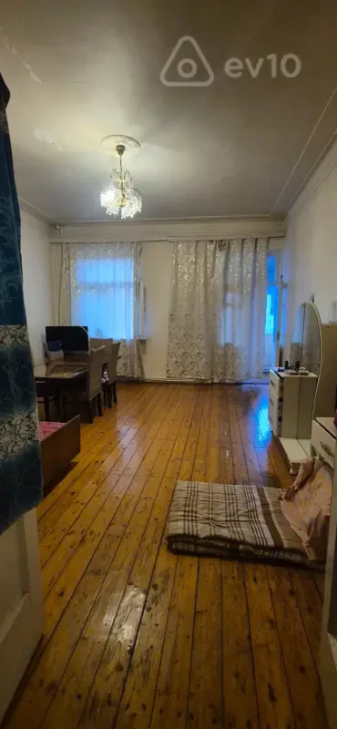 Kirayə verilir 3 otaqlı köhnə tikili 90 m²