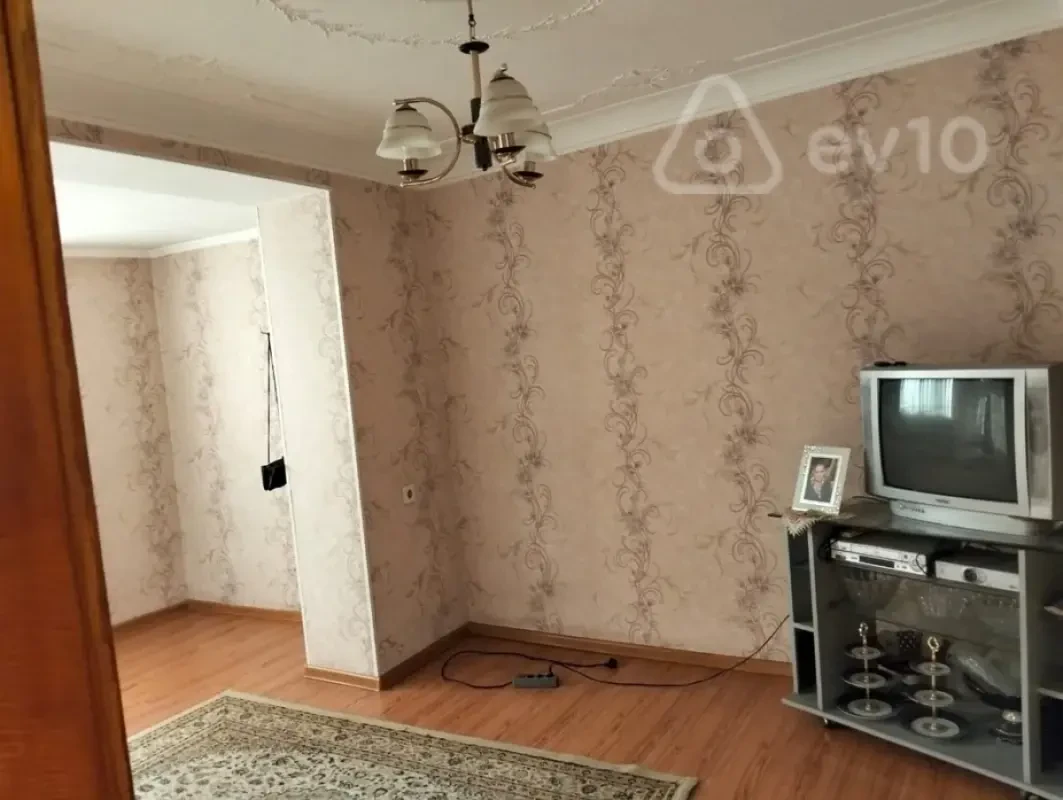 Kirayə verilir 3 otaqlı köhnə tikili 120 m²