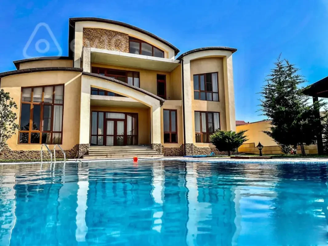 Satılır 5 otaqlı həyət evi 450 m²