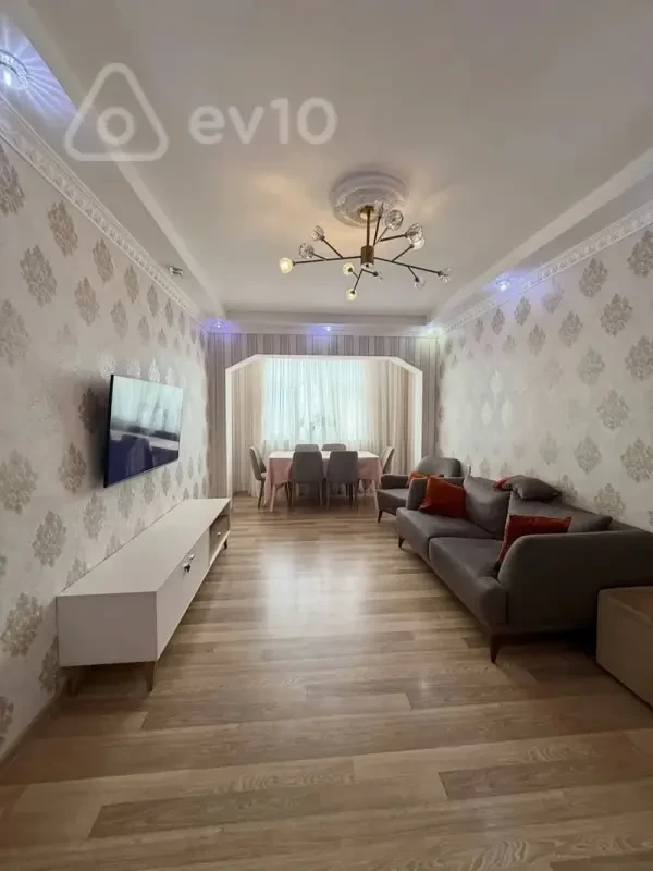 Kirayə verilir 2 otaqlı köhnə tikili 55 m²