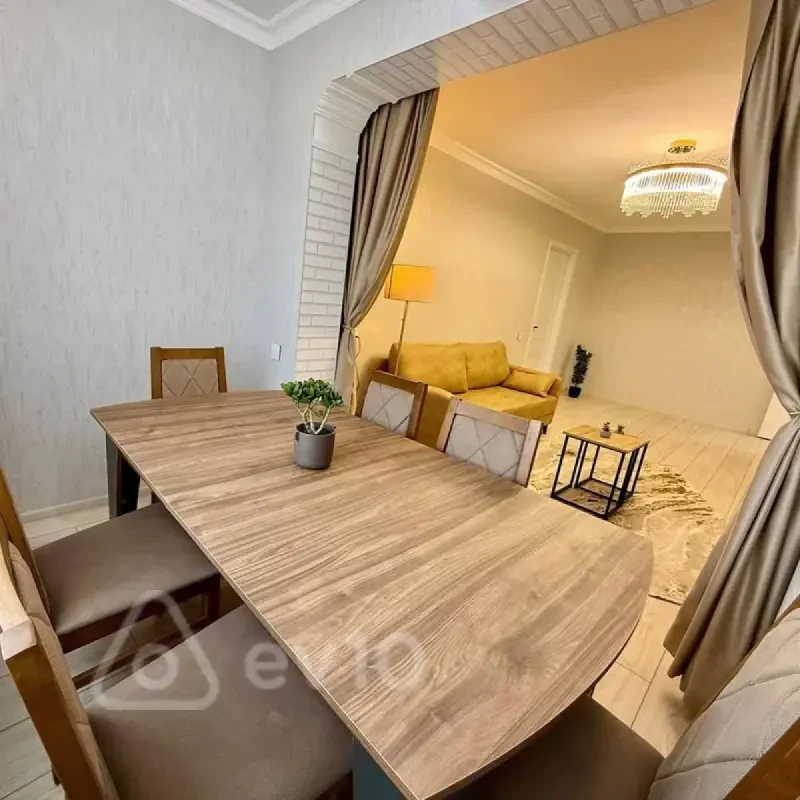 Kirayə verilir 2 otaqlı köhnə tikili 50 m²
