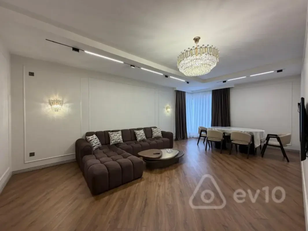Kirayə verilir 3 otaqlı yeni tikili 120 m²