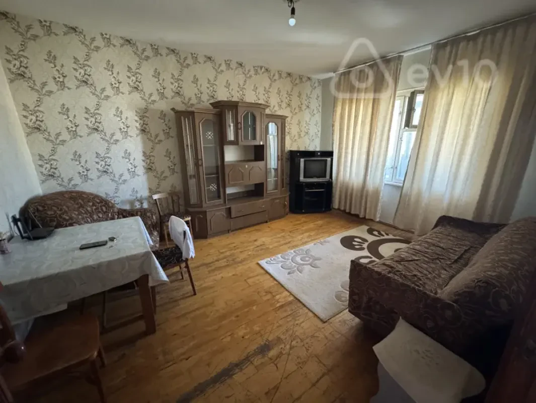 Kirayə verilir 2 otaqlı köhnə tikili 60 m²