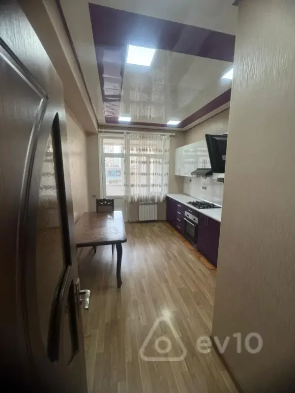 Kirayə verilir 2 otaqlı yeni tikili 80 m²