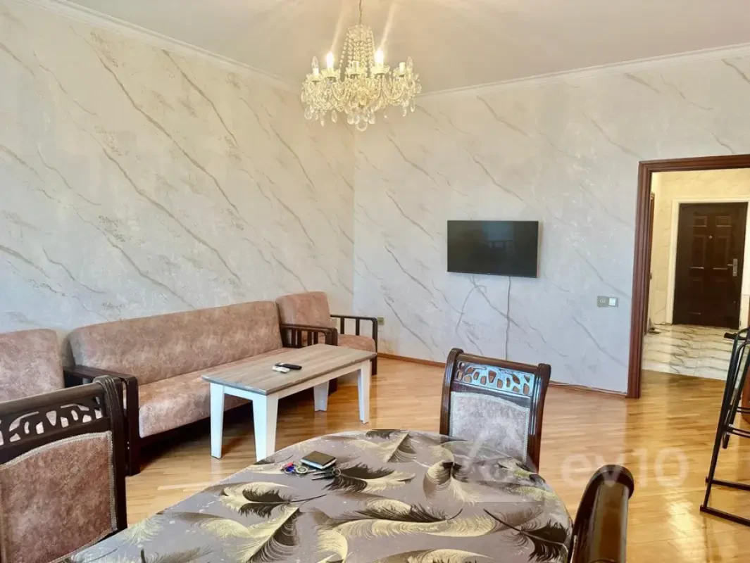 Kirayə verilir 2 otaqlı yeni tikili 70 m²
