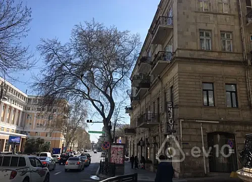 Kirayə verilir 3 otaqlı köhnə tikili 110 m² — Bakı, Səbail 3 otaq 110.00 m²