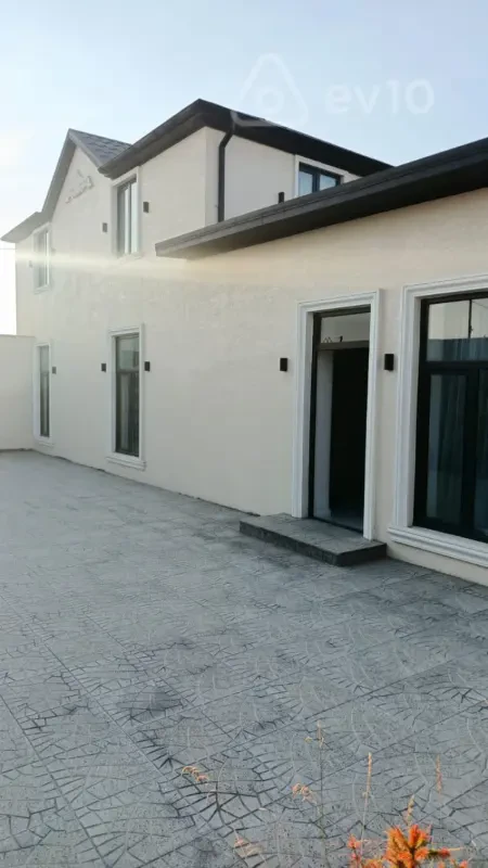 Satılır 5 otaqlı həyət evi 150 m²