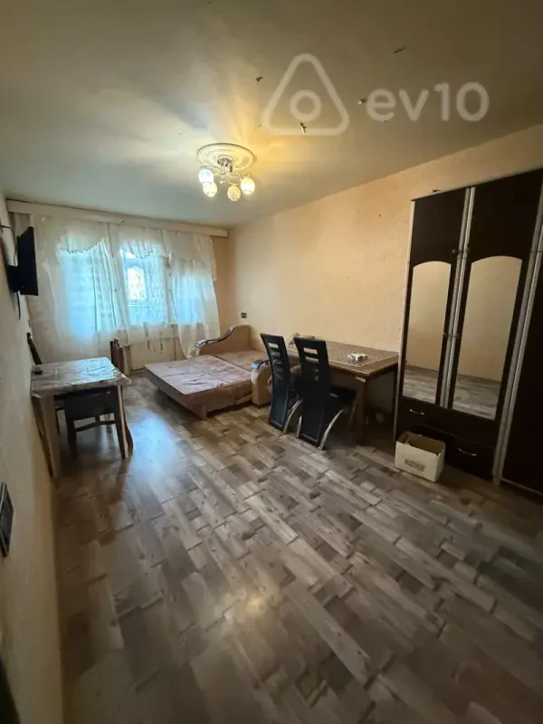 Satılır 2 otaqlı köhnə tikili 50 m²