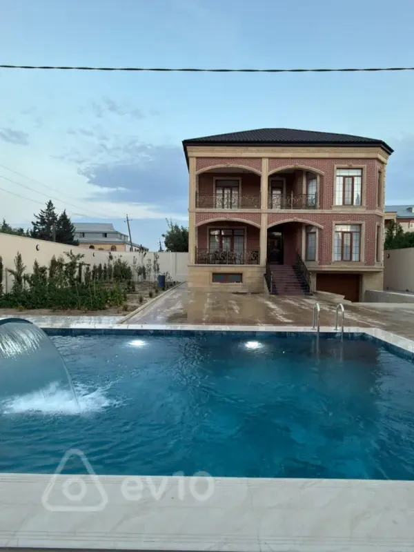 Kirayə verilir 6 otaqlı həyət evi 450 m²