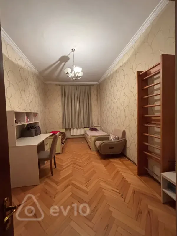 Kirayə verilir 3 otaqlı köhnə tikili 70 m²