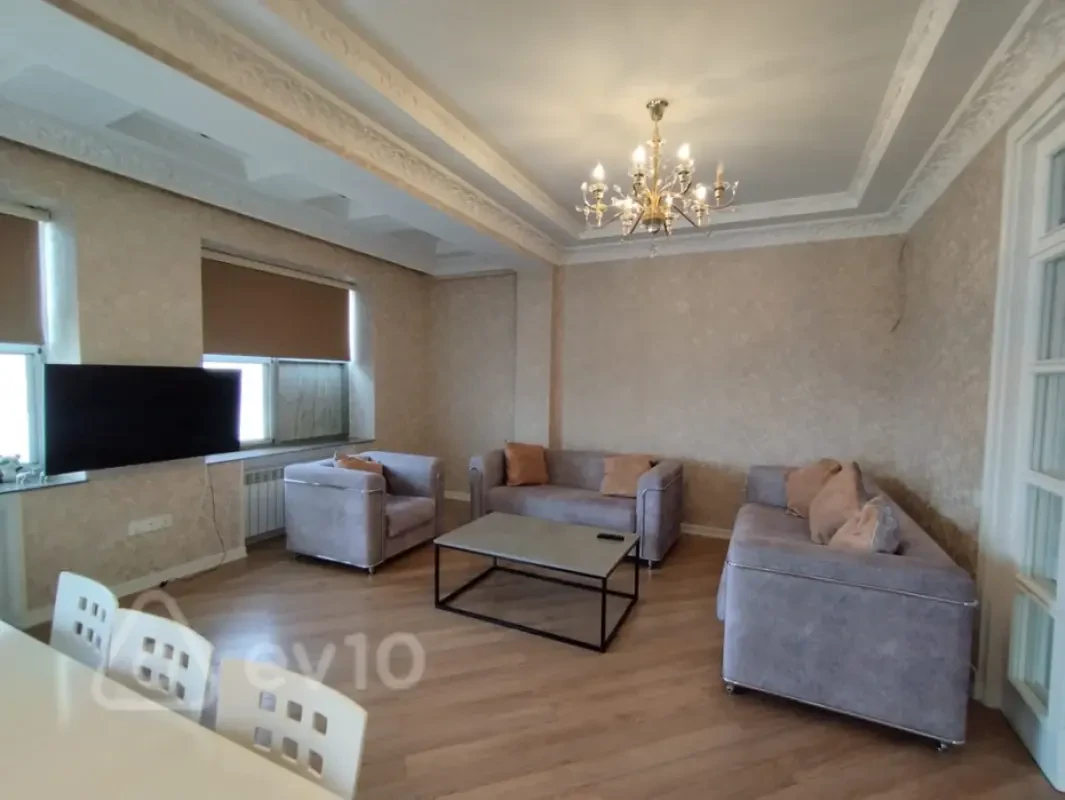Kirayə verilir 3 otaqlı yeni tikili 150 m²