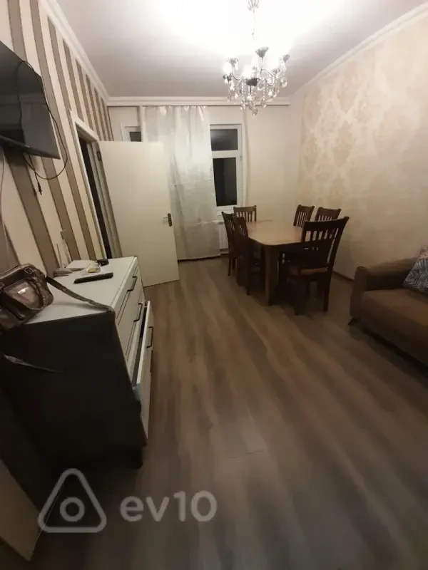 Kirayə verilir 2 otaqlı köhnə tikili 42 m²
