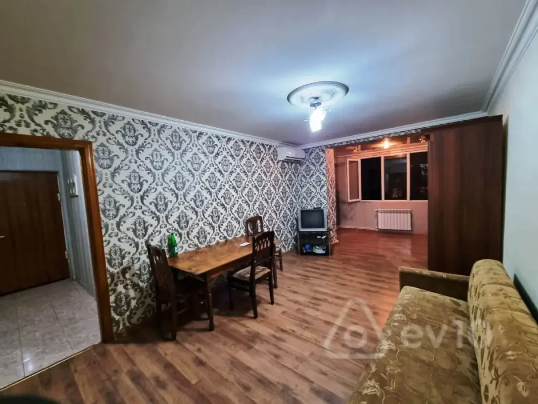Satılır 2 otaqlı köhnə tikili 55 m²